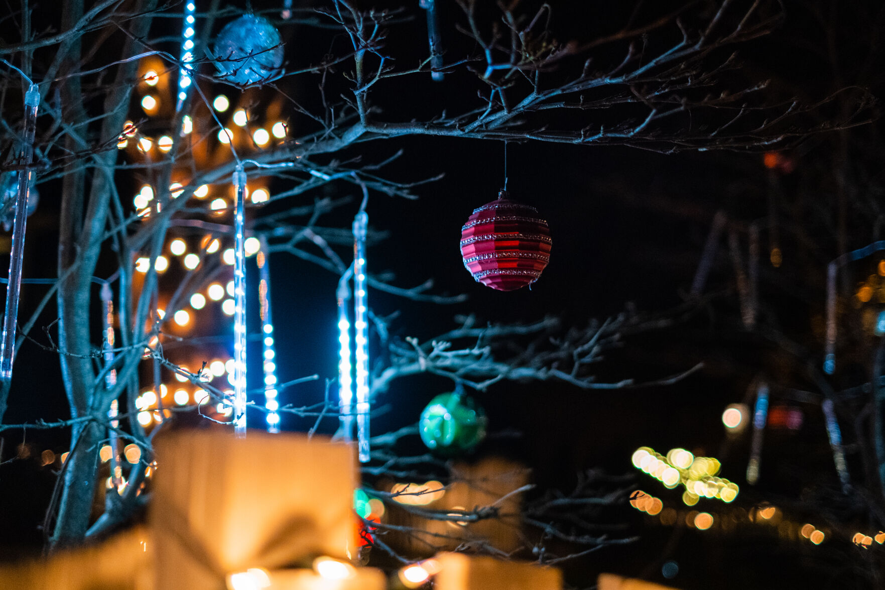 photo_ft_news_xmas lights falmouth street.jpg